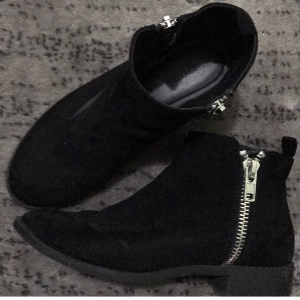 F21 faux suede ankle boots • sz 6